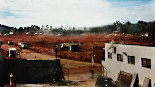 Construção do primeiro mercado da região, o Paulistão, entre 2004 e 2005, quando o bairro ainda estava em processo de lotamento Foto: Arquivo Pessoal